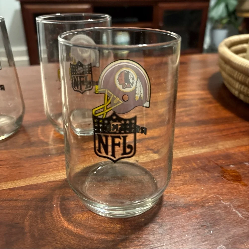 NFL Team Logo Juice Glasses - Washington Redskins Set of 4, 4.75 Inches Tall - Picture 5 of 6